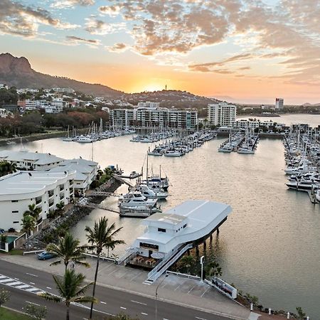 The Pier Pods On The Water- 50M From Townsville Bus Terminal And Ferry Terminal- Passport Id Requried Extérieur photo