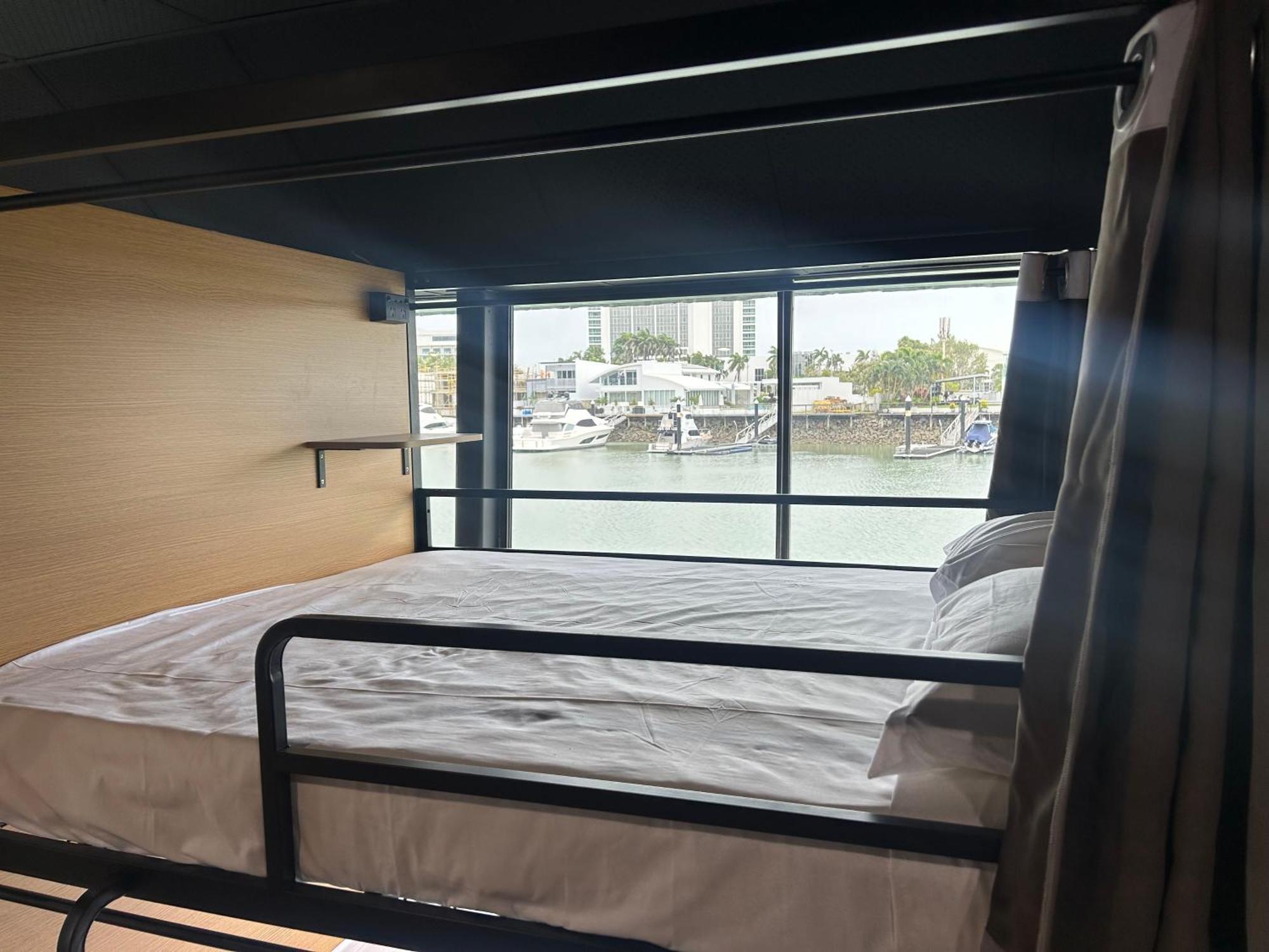 The Pier Pods On The Water- 50M From Townsville Bus Terminal And Ferry Terminal- Passport Id Requried Extérieur photo