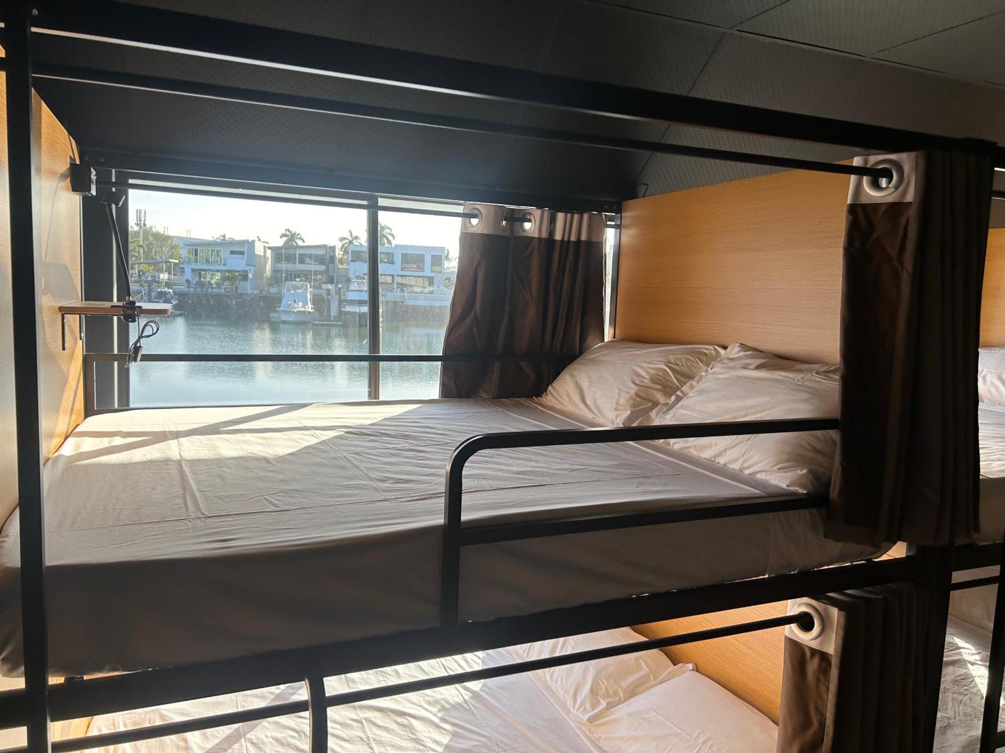 The Pier Pods On The Water- 50M From Townsville Bus Terminal And Ferry Terminal- Passport Id Requried Extérieur photo