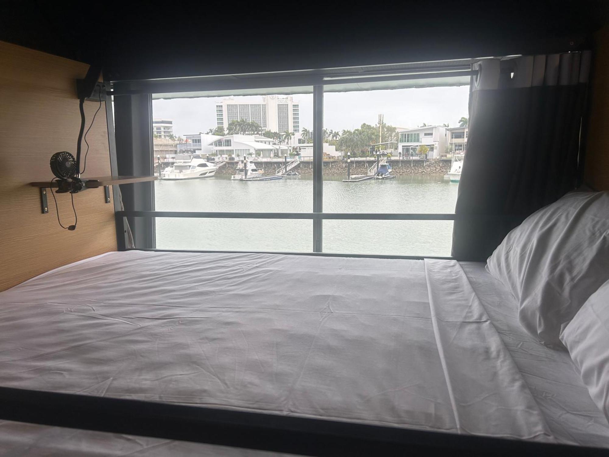 The Pier Pods On The Water- 50M From Townsville Bus Terminal And Ferry Terminal- Passport Id Requried Extérieur photo