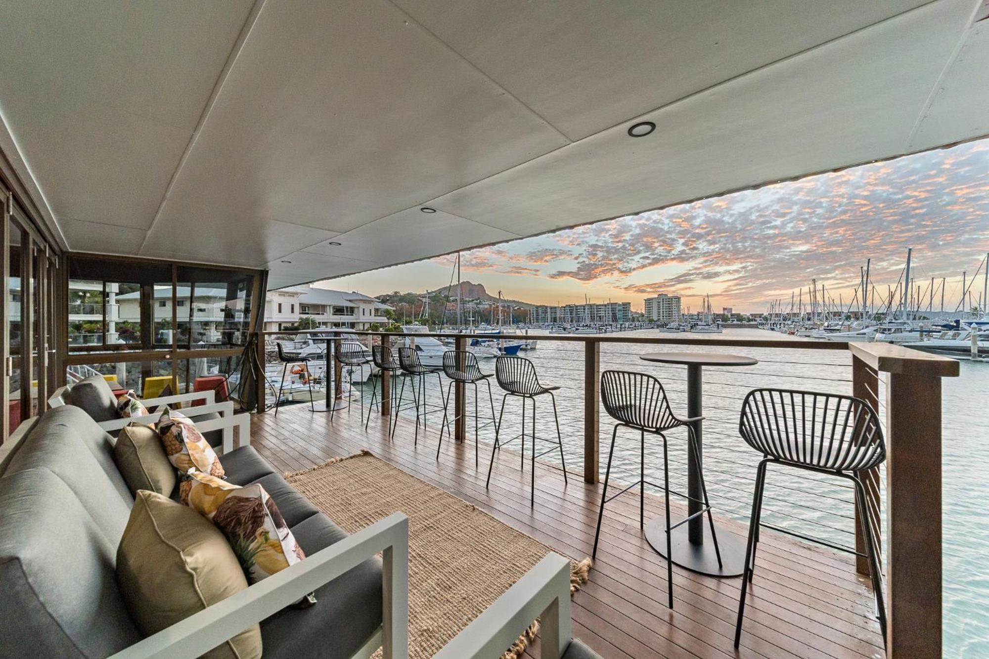 The Pier Pods On The Water- 50M From Townsville Bus Terminal And Ferry Terminal- Passport Id Requried Extérieur photo