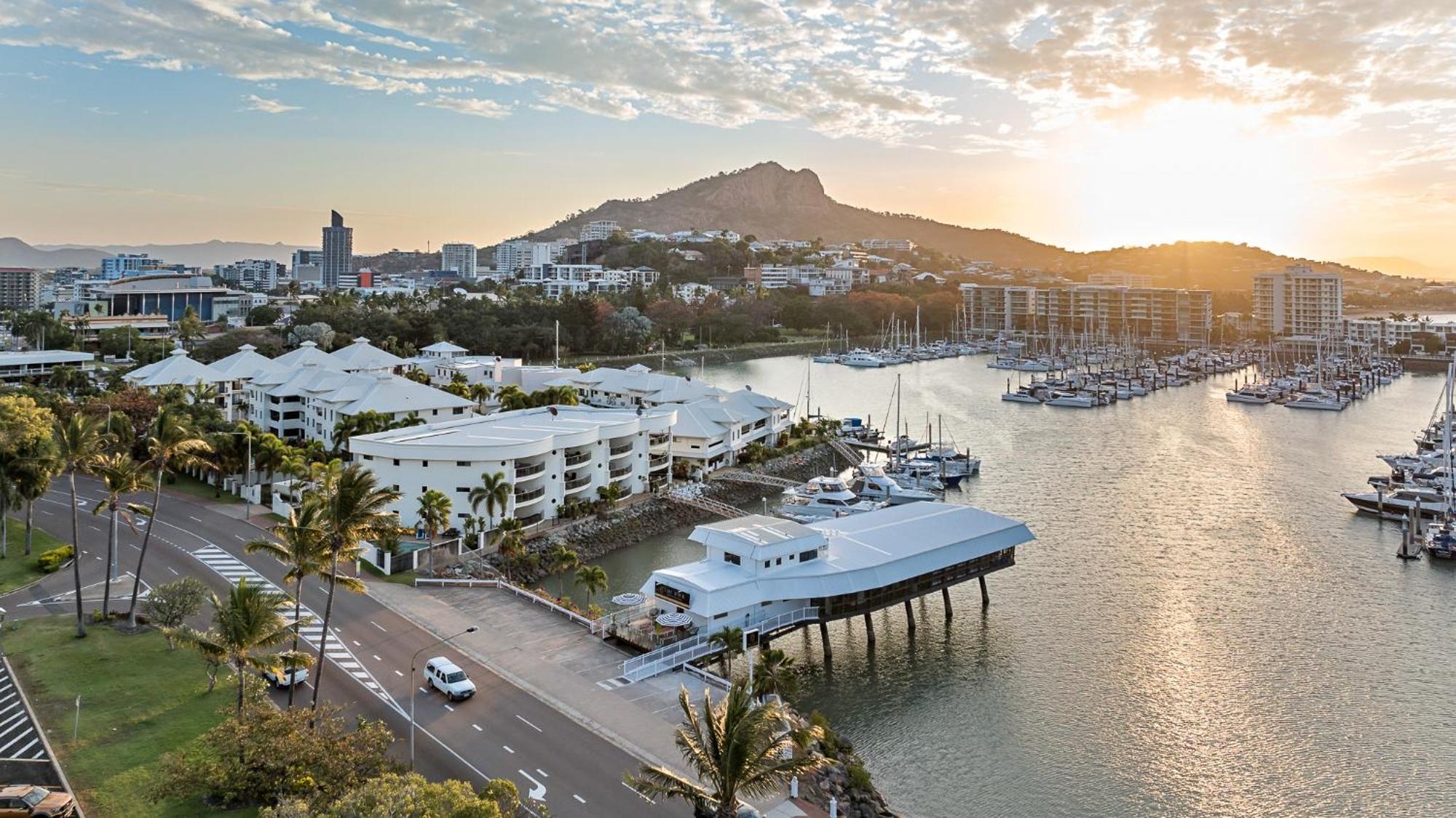 The Pier Pods On The Water- 50M From Townsville Bus Terminal And Ferry Terminal- Passport Id Requried Extérieur photo