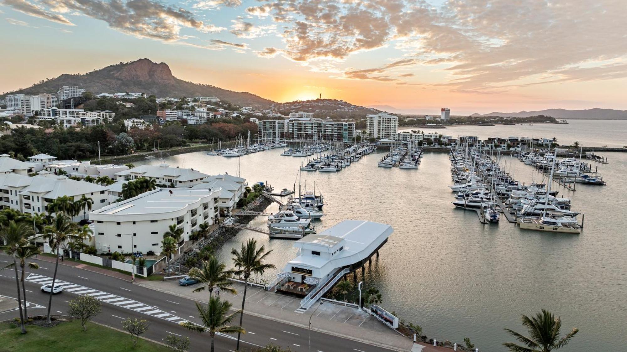 The Pier Pods On The Water- 50M From Townsville Bus Terminal And Ferry Terminal- Passport Id Requried Extérieur photo