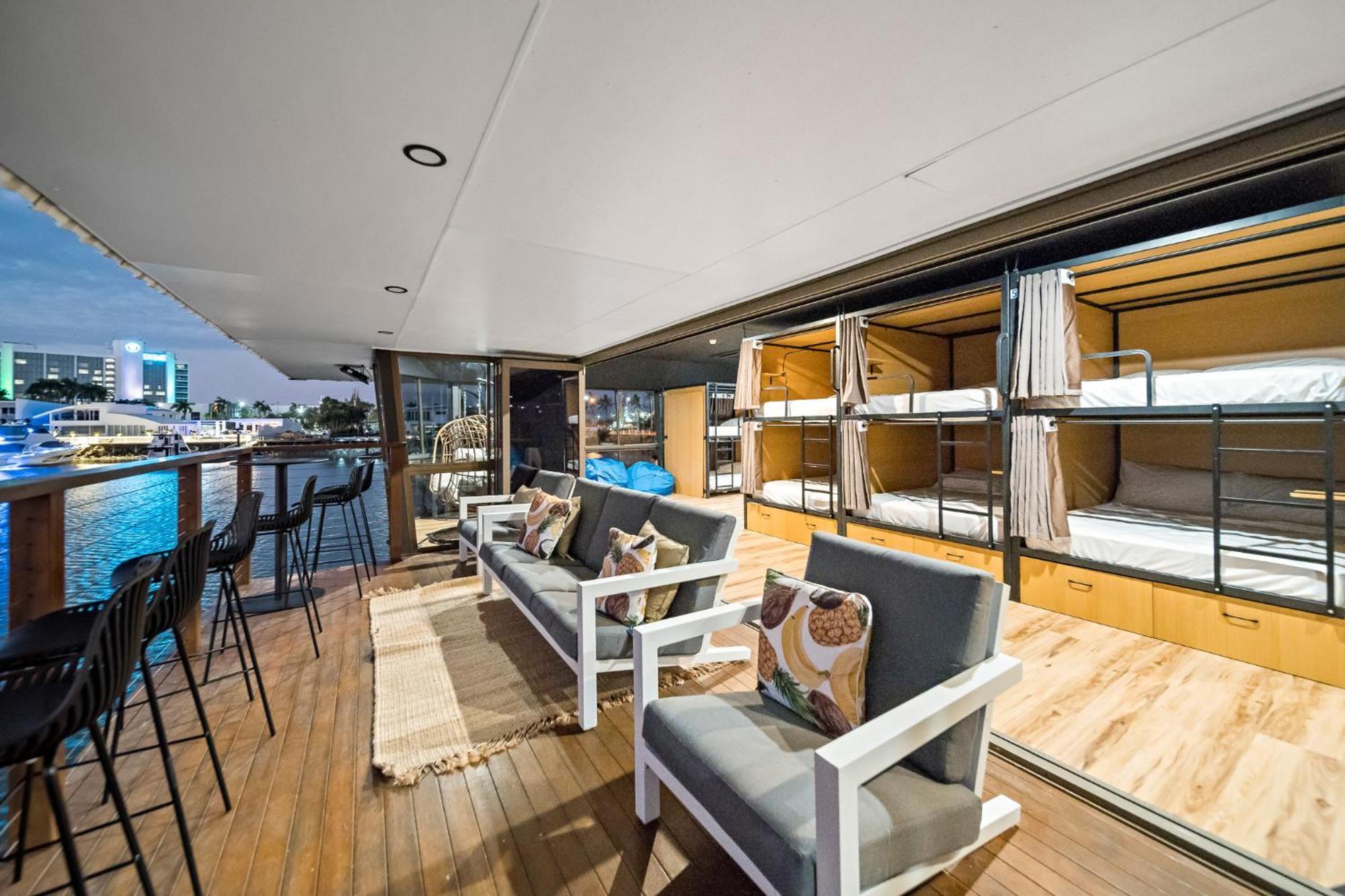 The Pier Pods On The Water- 50M From Townsville Bus Terminal And Ferry Terminal- Passport Id Requried Extérieur photo