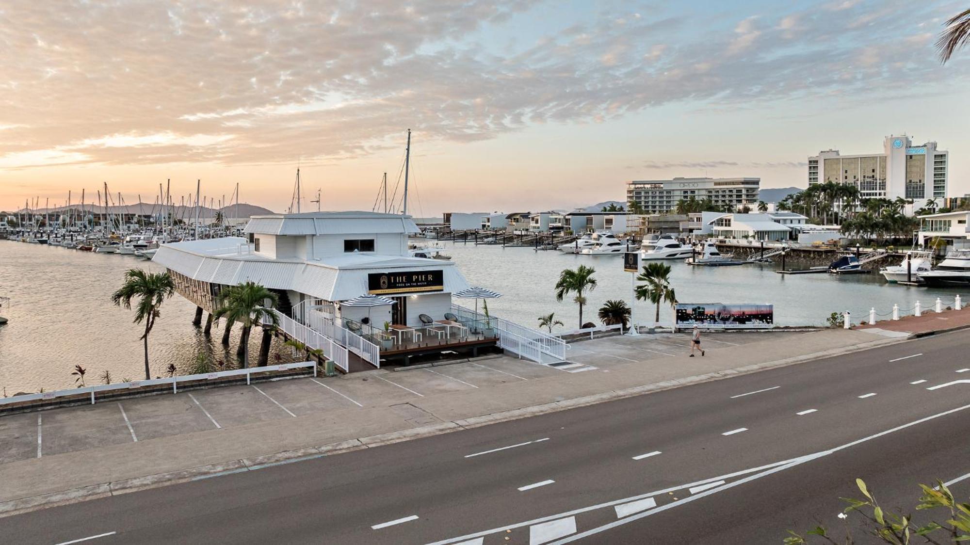 The Pier Pods On The Water- 50M From Townsville Bus Terminal And Ferry Terminal- Passport Id Requried Extérieur photo