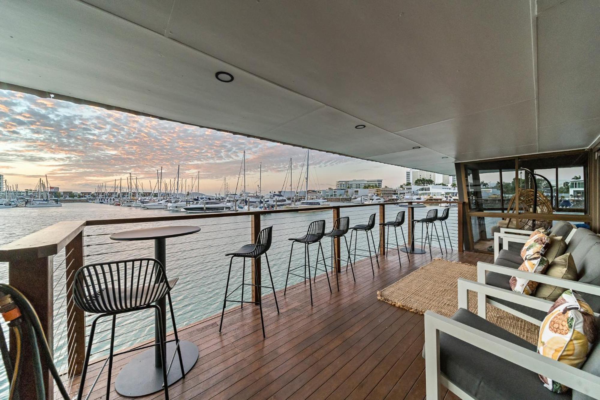 The Pier Pods On The Water- 50M From Townsville Bus Terminal And Ferry Terminal- Passport Id Requried Extérieur photo